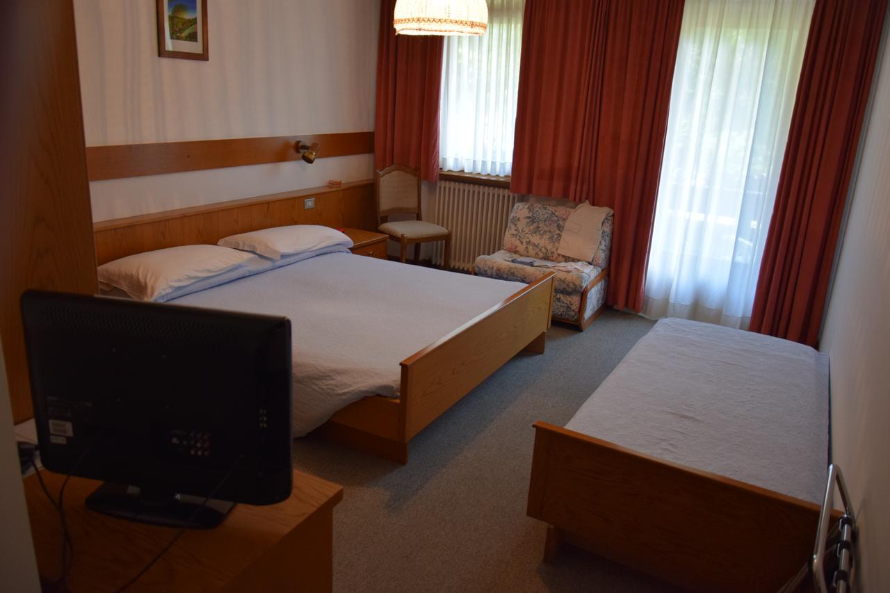 Hotel Alpenrose Alleghe Bagian luar foto